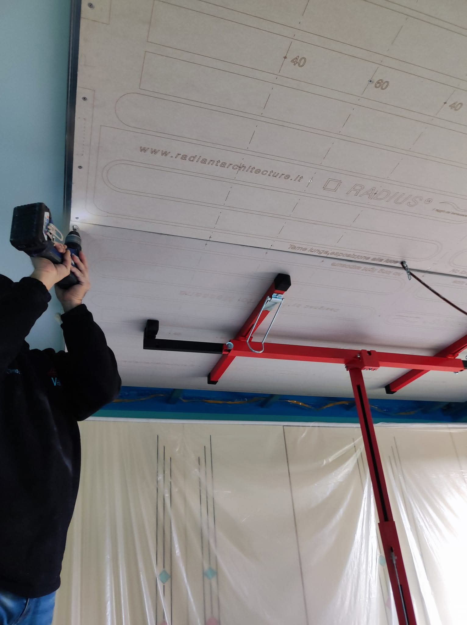 Fissaggio meccanico dei pannelli radianti a soffitto
